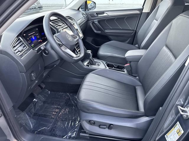 Certified 2023 Volkswagen Tiguan SE w/ Panoramic Sunroof Package image 13
