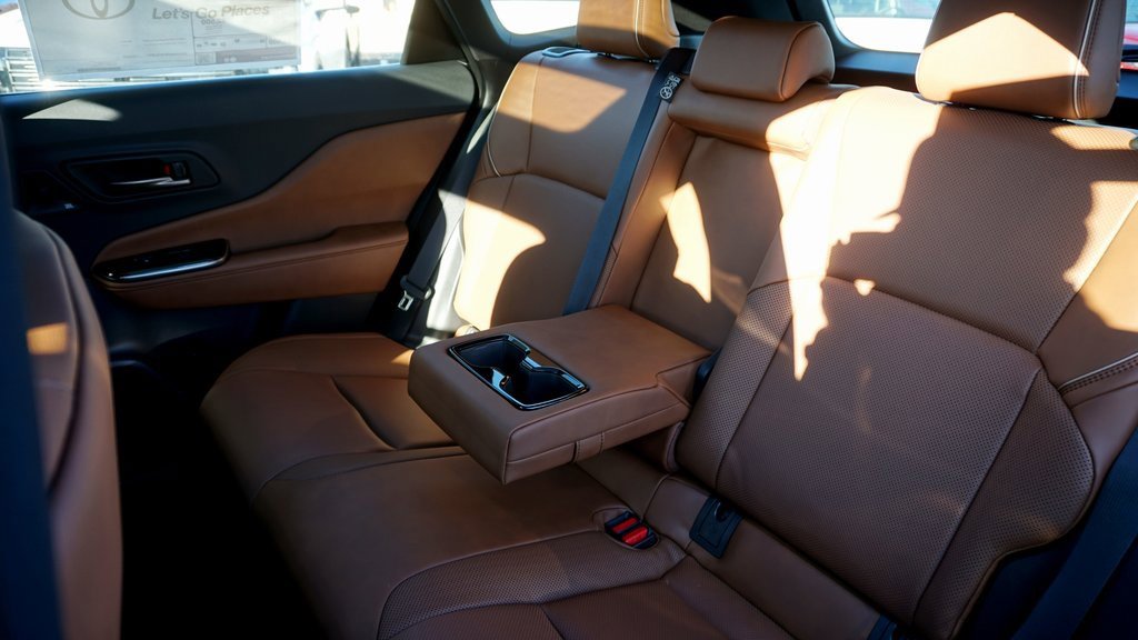 New 2025 Toyota Crown Signia image 12