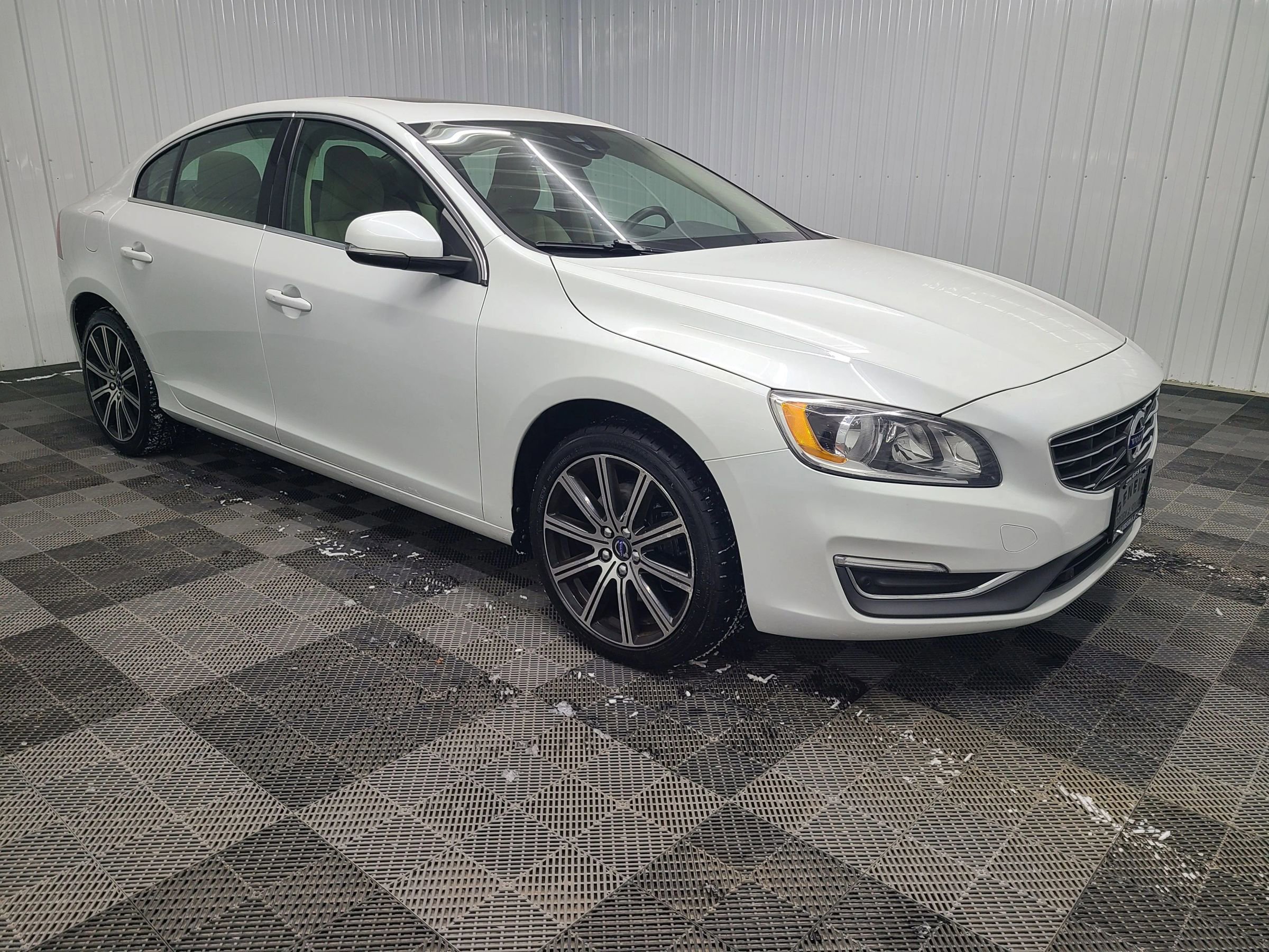 Used 2016 Volvo S60 T5 Premier image 4