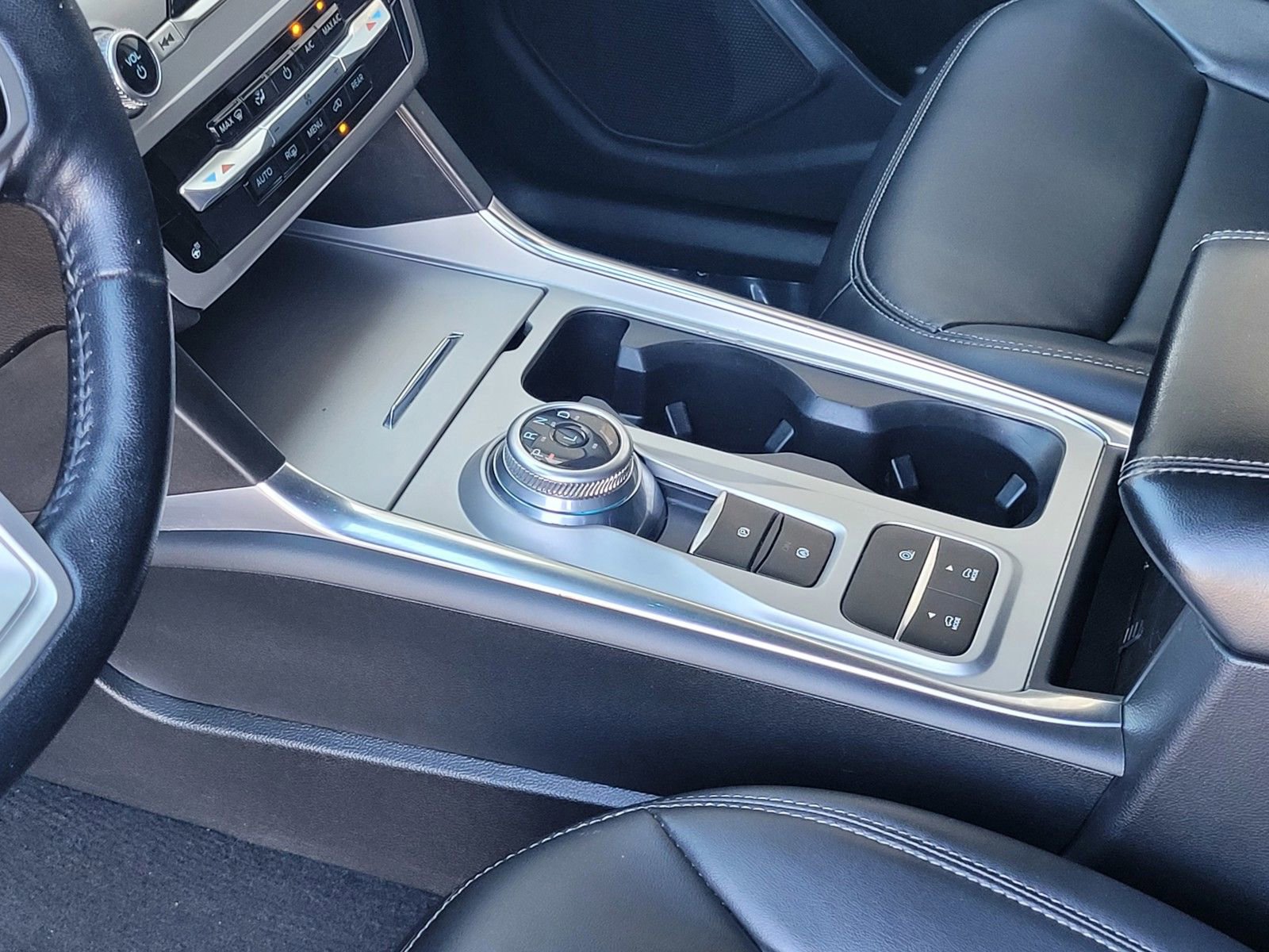 Used 2022 Ford Explorer XLT w/ Equipment Group 202A image 20