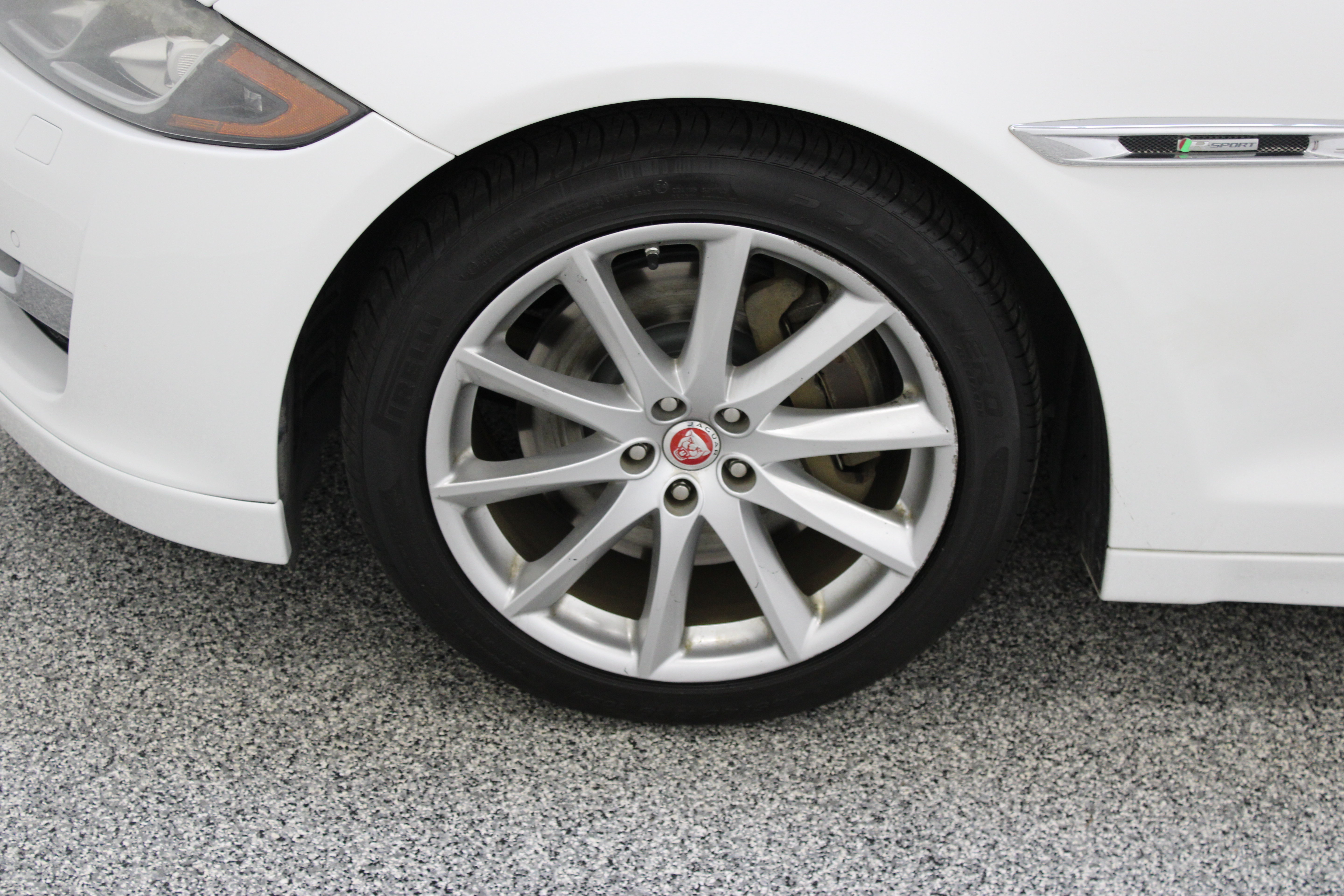 Used 2016 Jaguar XJ R-Sport RWD image 11