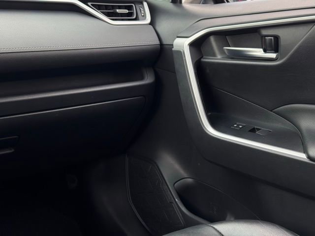 Used 2021 Toyota RAV4 XLE Premium image 44