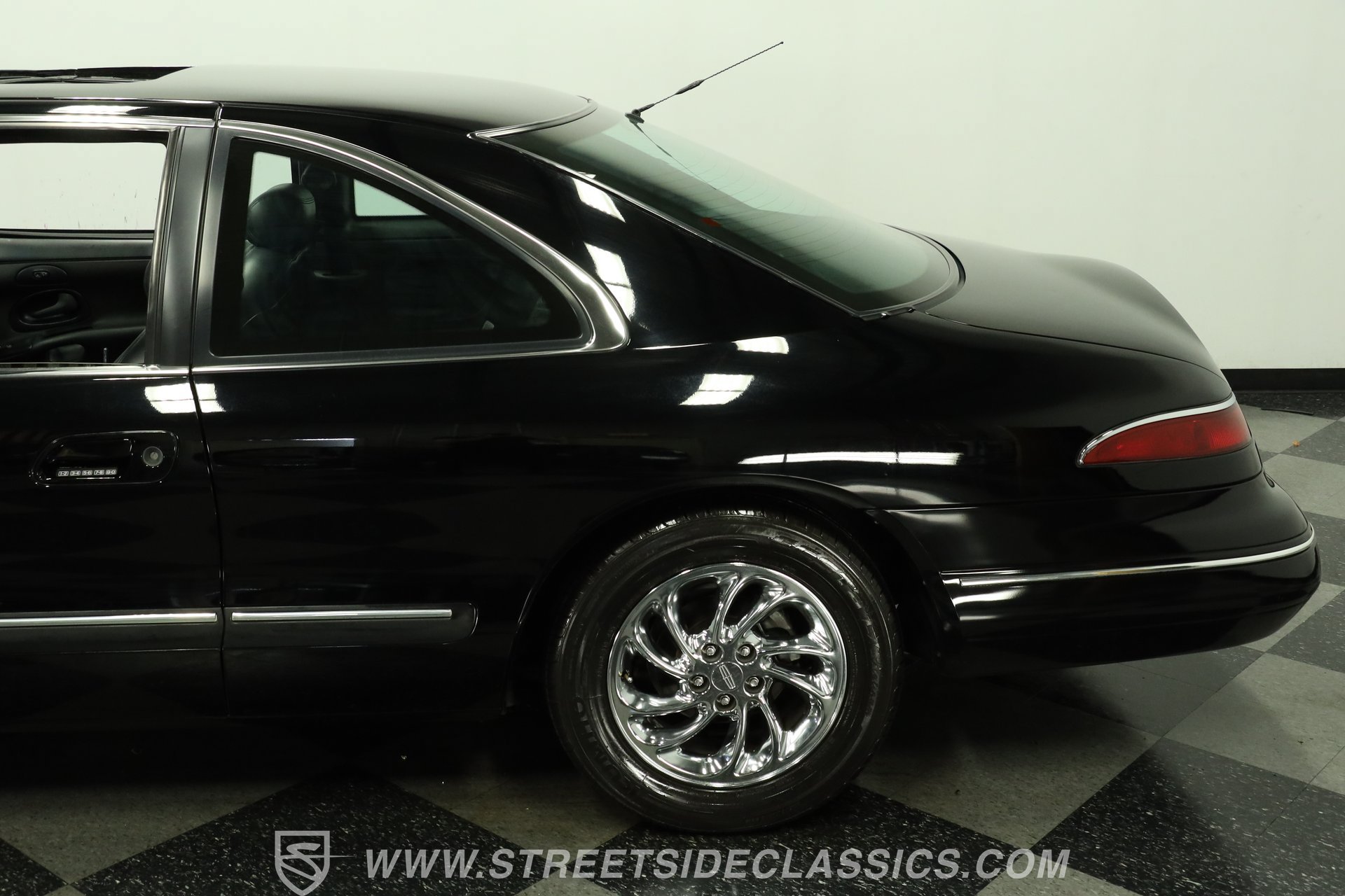 Used 1996 Lincoln Mark VIII RWD image 24