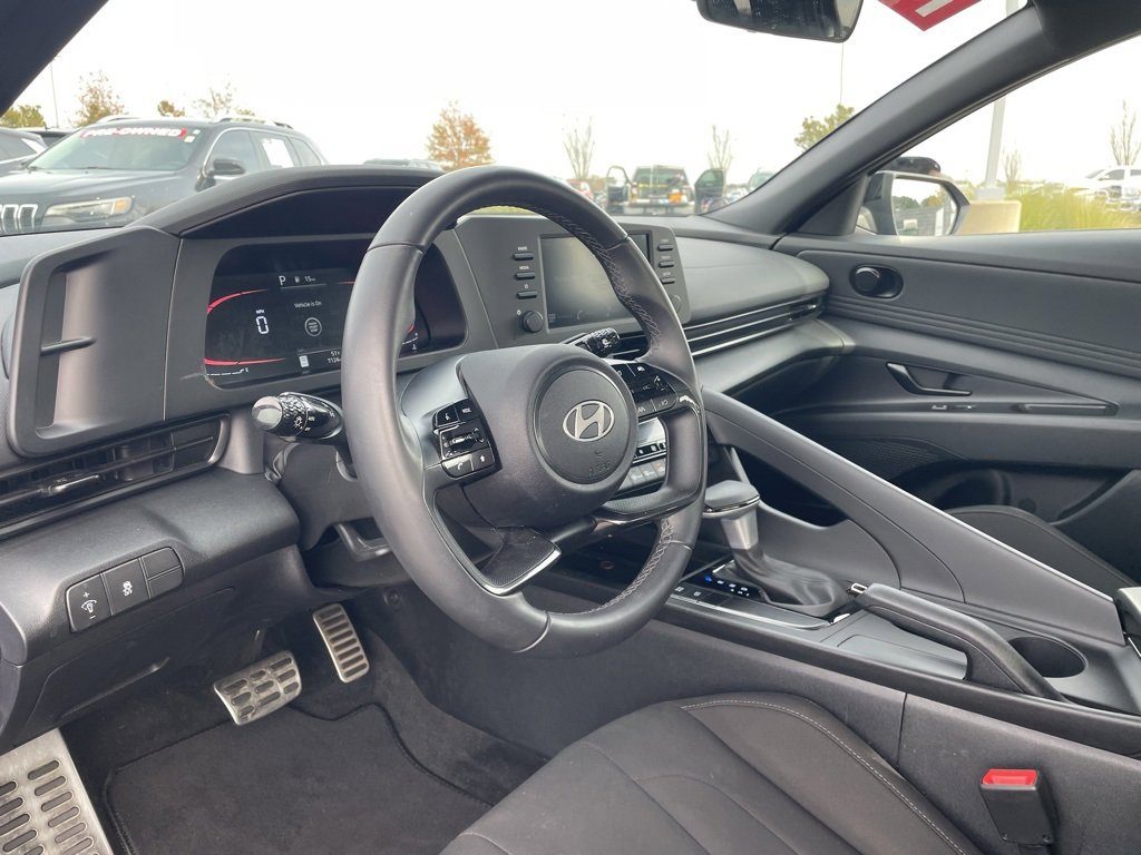 Used 2025 Hyundai Elantra Sport image 9