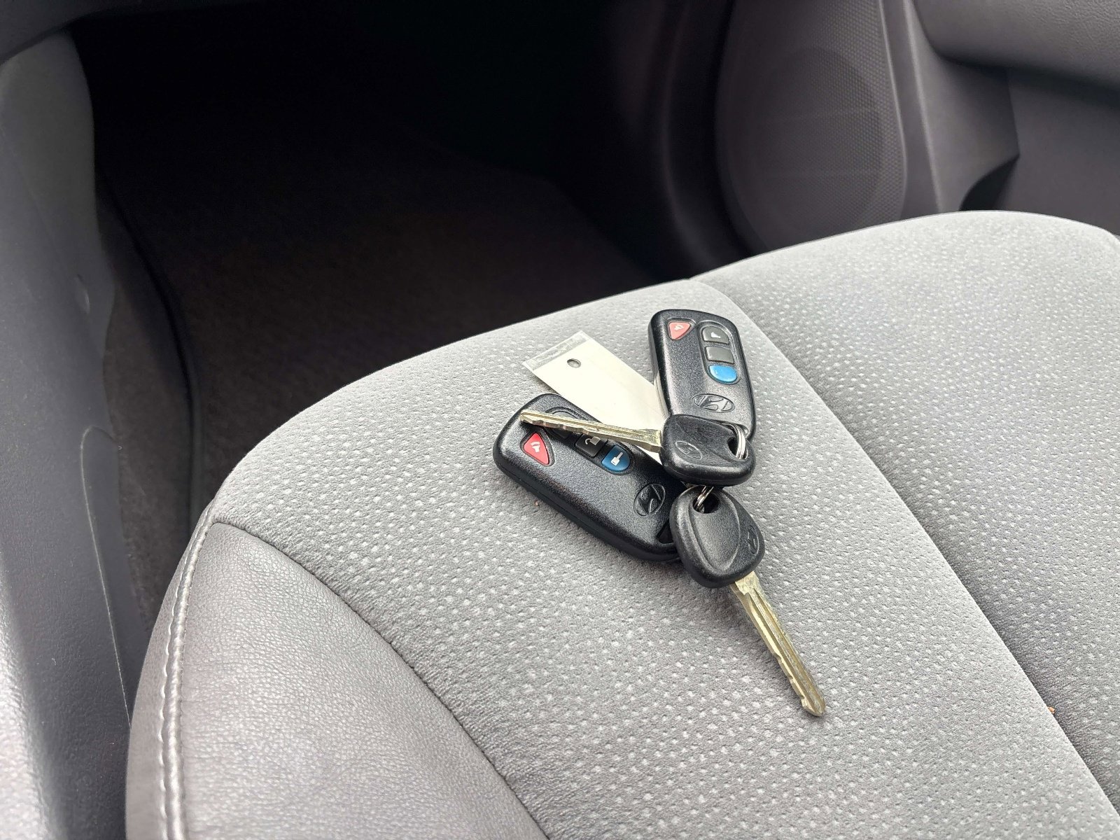 Used 2011 Hyundai Santa Fe SE image 28