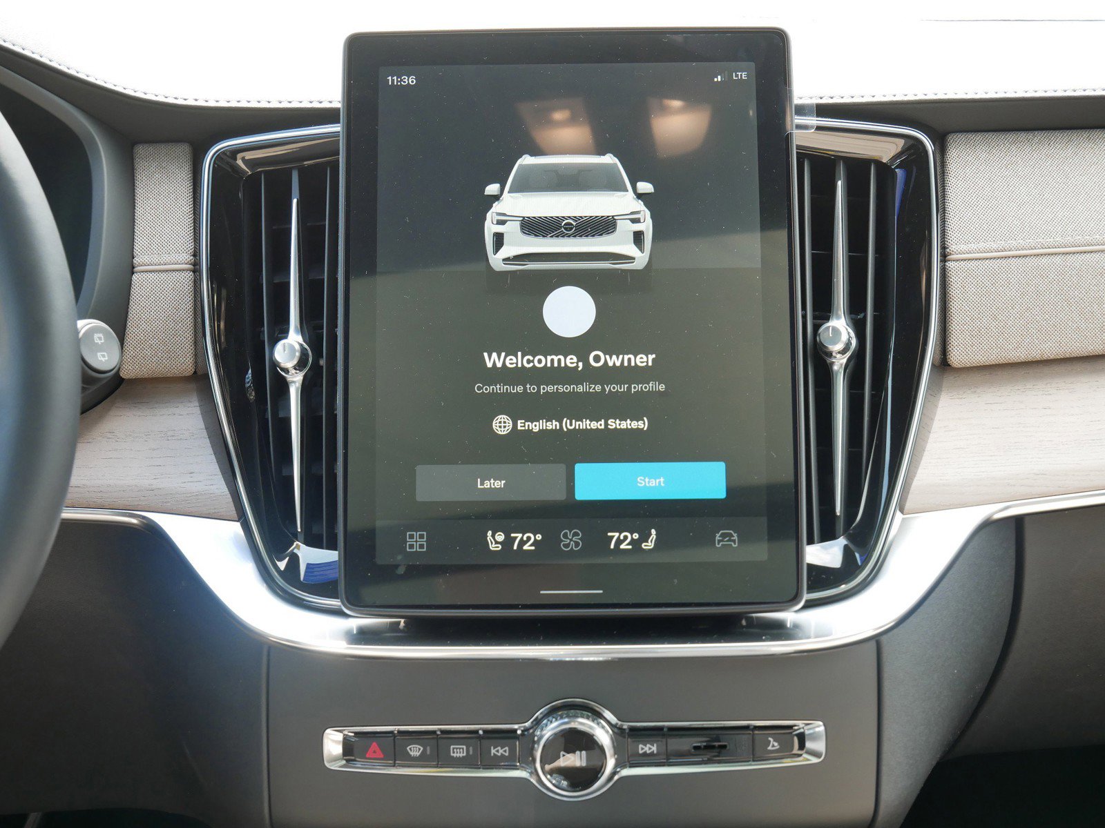 New 2026 Volvo XC90 B6 Plus w/ Protection Package Premier image 8