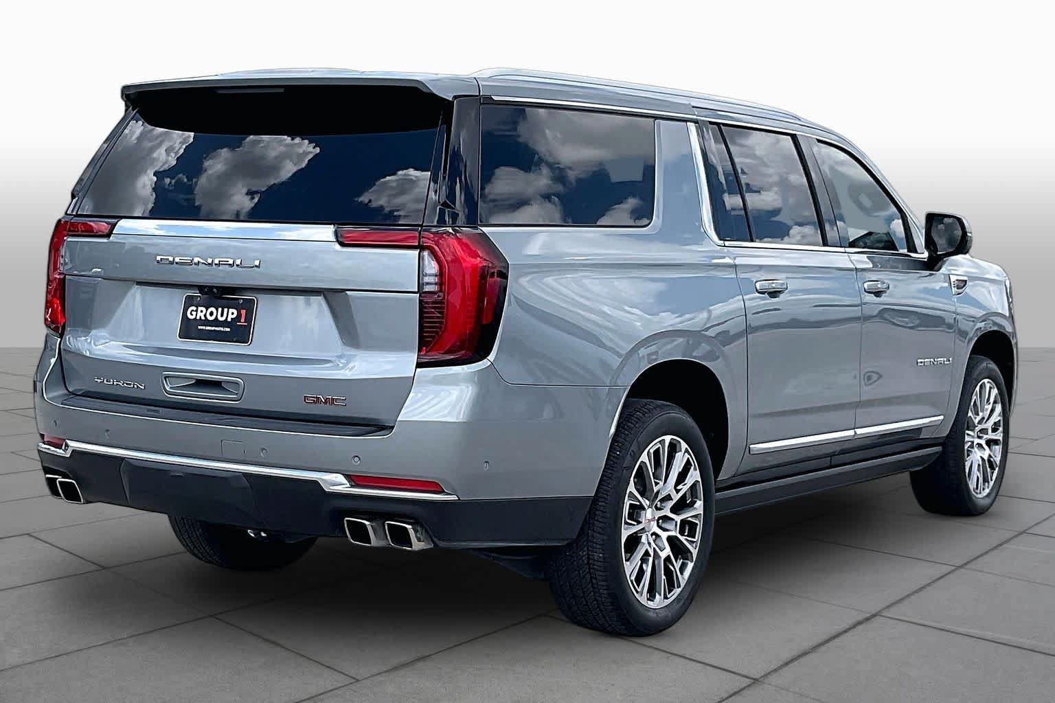 Used 2025 GMC Yukon XL Denali w/ Denali Reserve Package RWD image 13