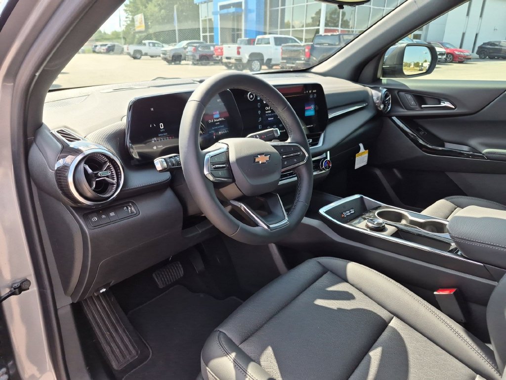 New 2027 Chevrolet Equinox LT w/ Convenience Package II FWD image 18