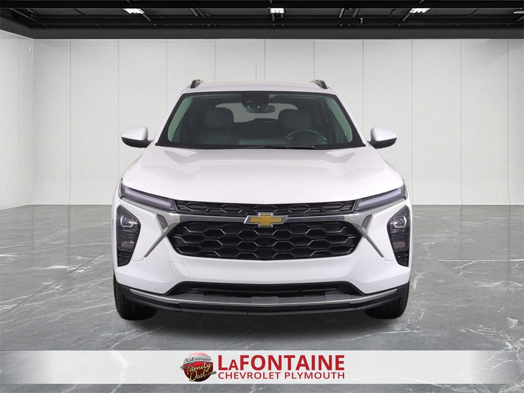 Certified 2025 Chevrolet Trax LT w/ Driver Confidence Package image 3