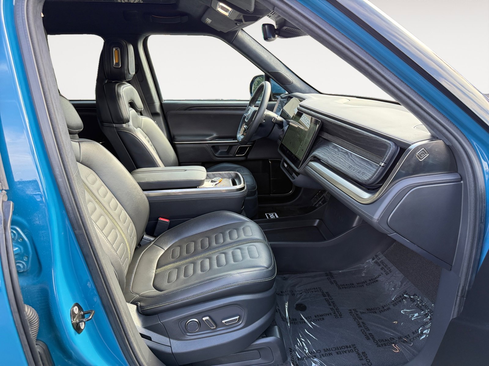 Used 2023 Rivian R1T Adventure image 19