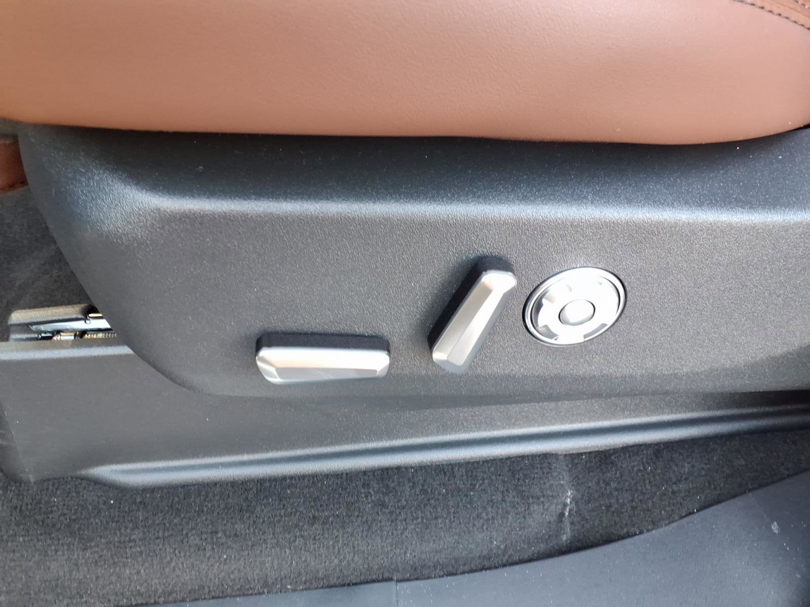 New 2026 Lincoln Navigator L Reserve AWD/4WD image 16