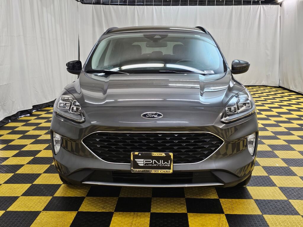 Used 2022 Ford Escape Titanium w/ Class II Trailer Tow Package image 8