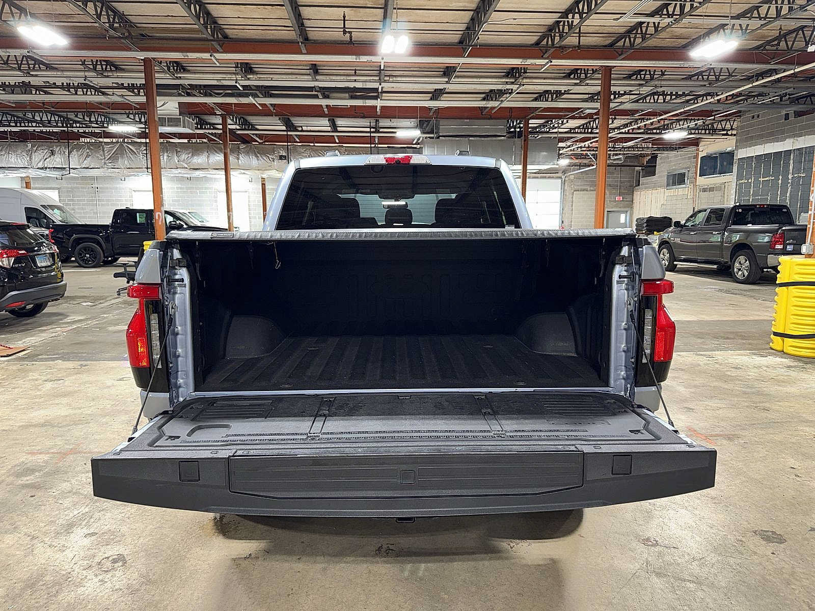 Used 2022 Ford F150 Lightning XLT AWD/4WD image 11