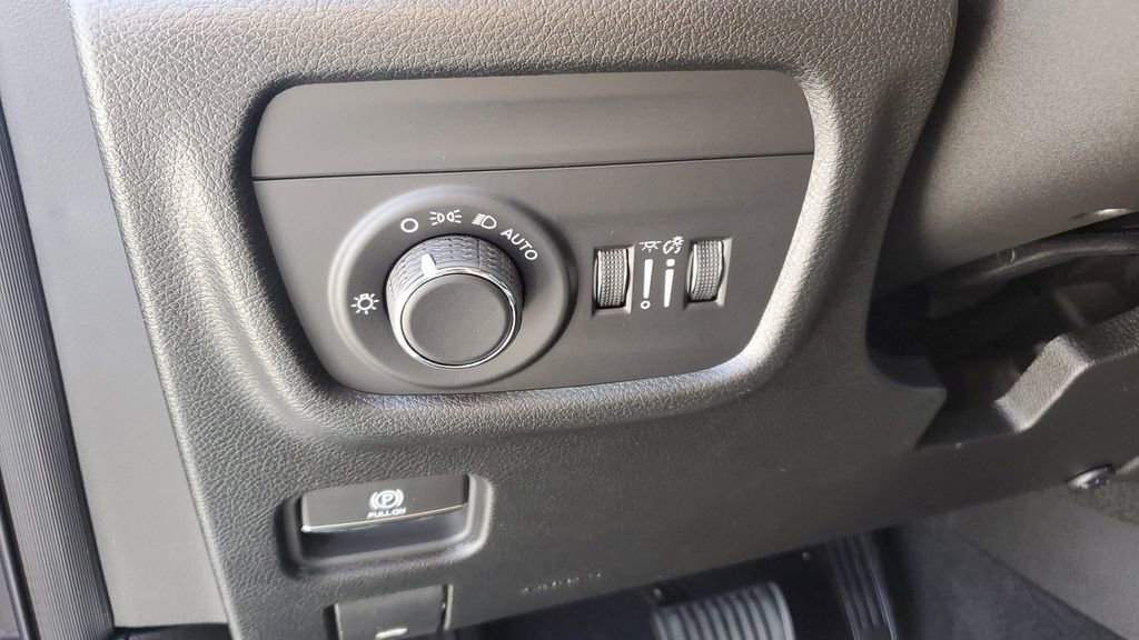 New 2025 Jeep Grand Cherokee L Altitude image 26