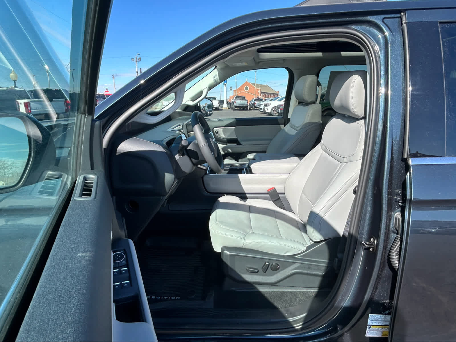 New 2026 Ford Expedition Active image 19