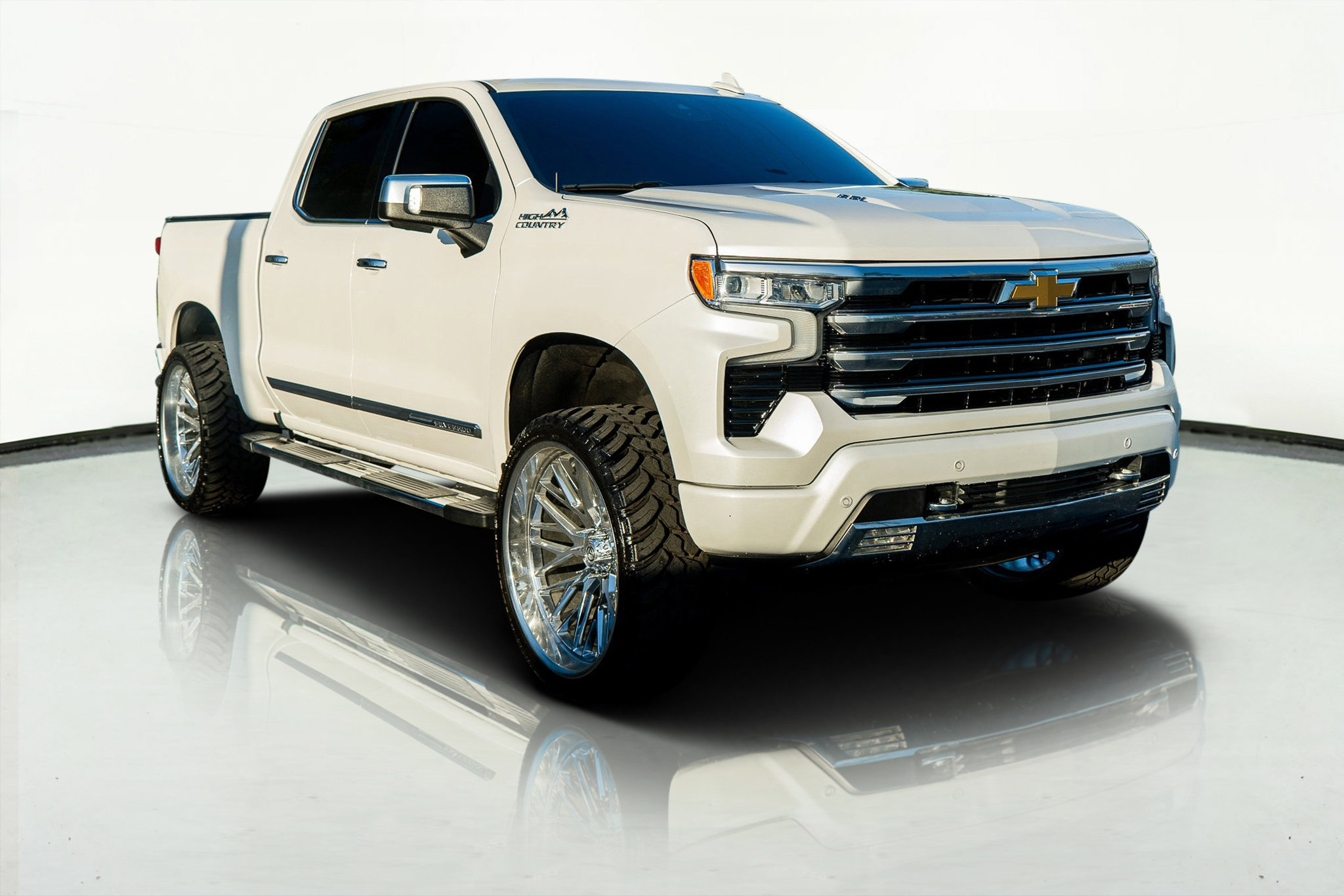 Used 2023 Chevrolet Silverado 1500 High Country w/ Technology Package image 4