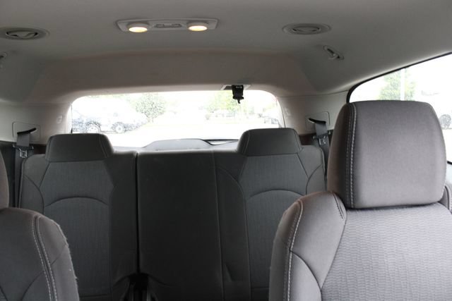 Used 2017 Chevrolet Traverse LT FWD image 21