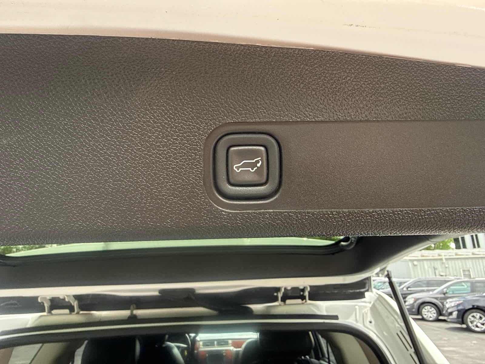 Used 2010 Chevrolet Tahoe LTZ AWD/4WD image 18