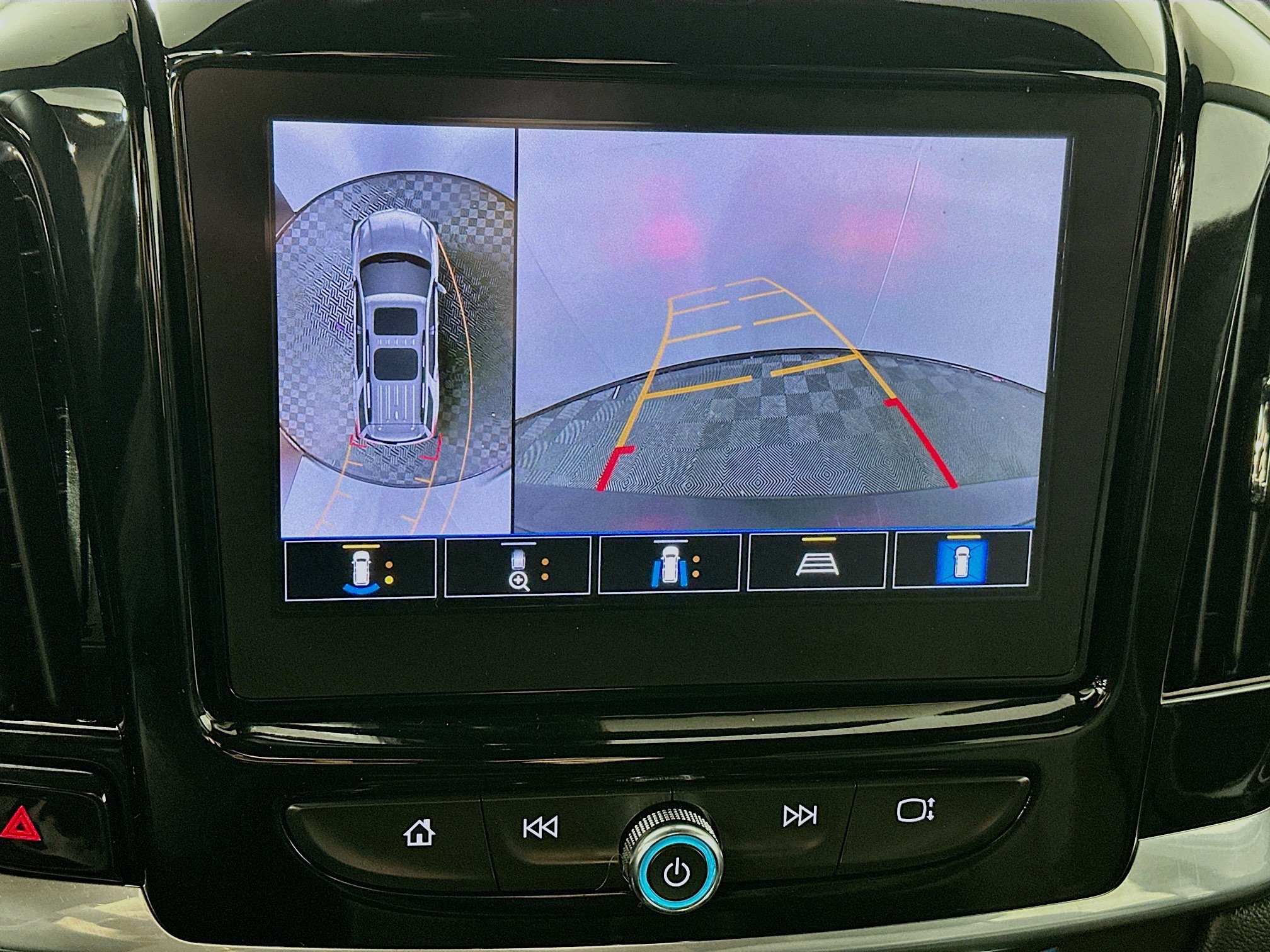 Used 2023 Chevrolet Traverse LT w/ Rear Camera Mirror Package AWD/4WD image 13