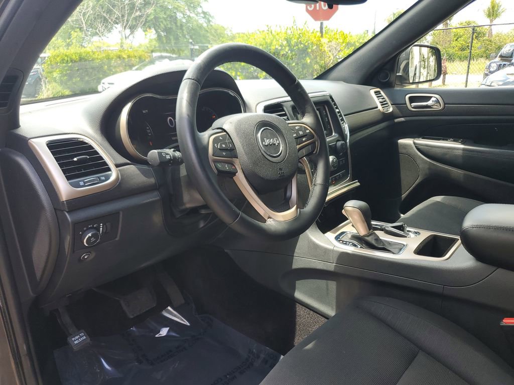 Used 2017 Jeep Grand Cherokee Laredo w/ Quick Order Package 2BE RWD image 21