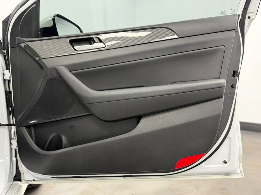 Used 2019 Hyundai Sonata Limited w/ Ultimate Package 04 FWD image 28
