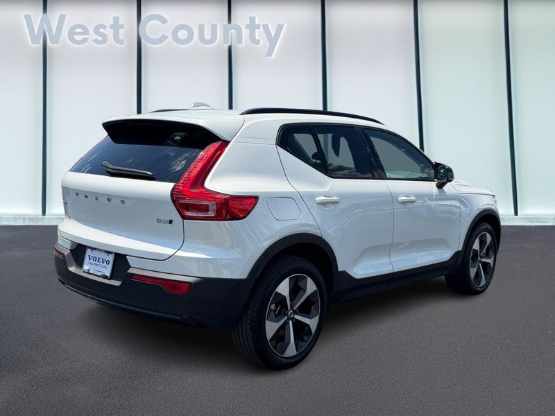 Certified 2026 Volvo XC40 B5 Plus AWD/4WD image 4
