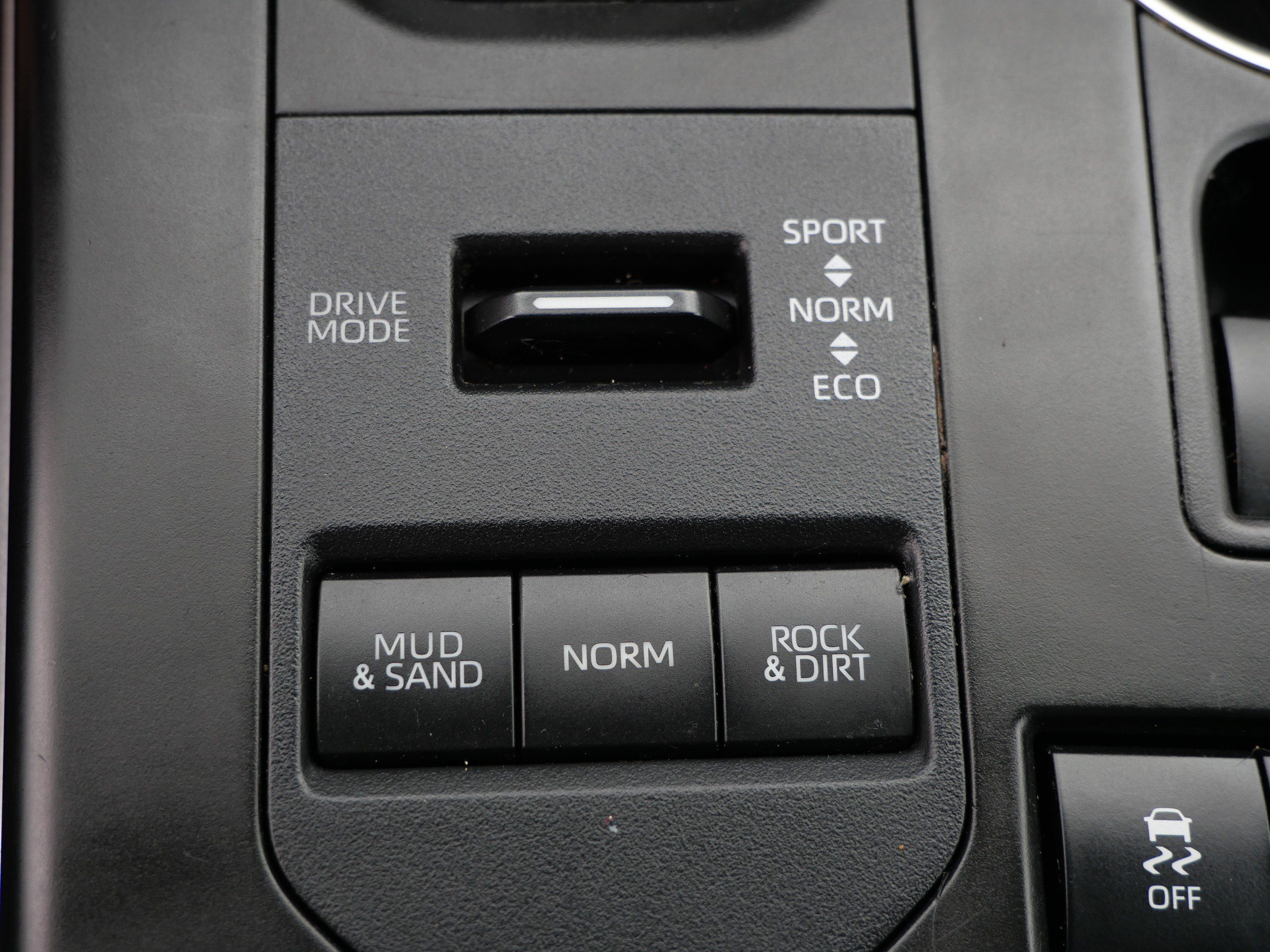 Used 2021 Toyota Highlander XLE AWD/4WD image 29