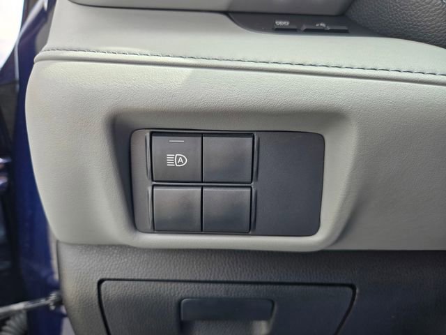 Used 2021 Toyota Highlander L FWD image 19