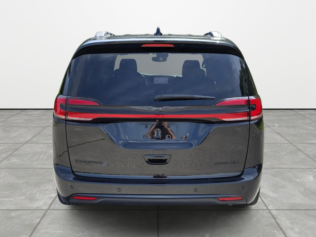 Used 2025 Chrysler Pacifica Limited FWD image 5
