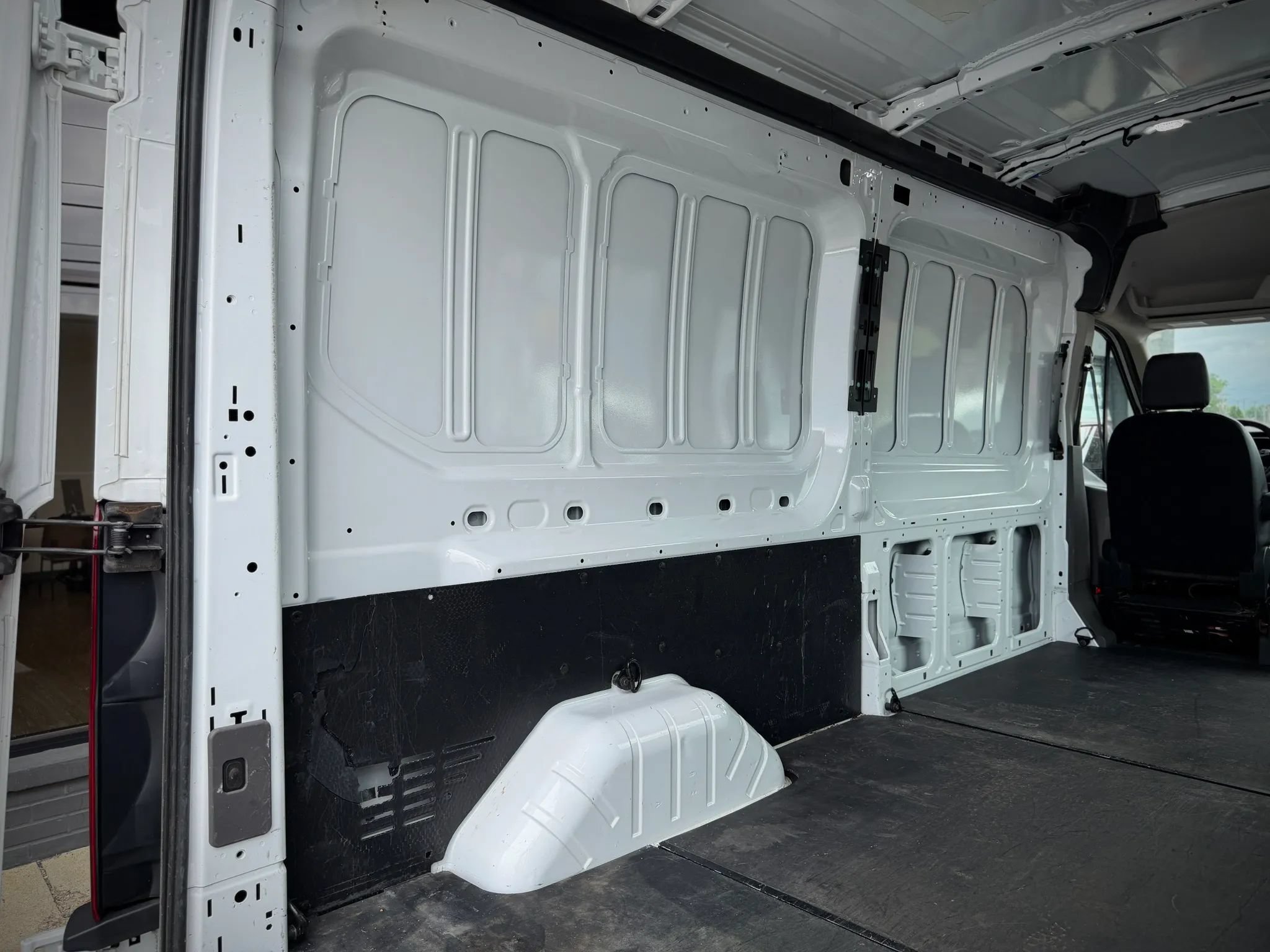 Used 2020 Ford Transit 250 Medium Roof AWD w/ Load Area Protection Package image 21
