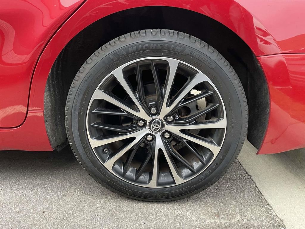 Used 2019 Toyota Camry SE w/ Convenience Package image 5