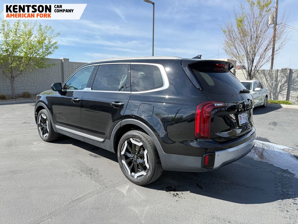 Used 2023 Kia Telluride S image 2