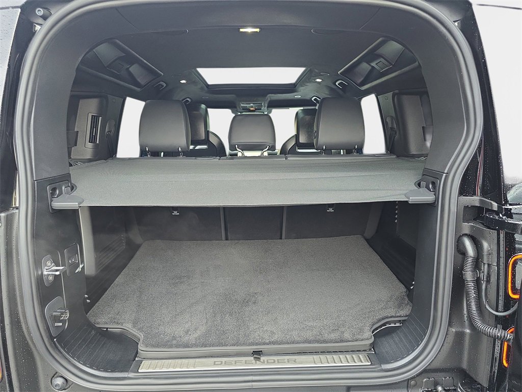 New 2026 Land Rover Defender 110 OCTA image 13