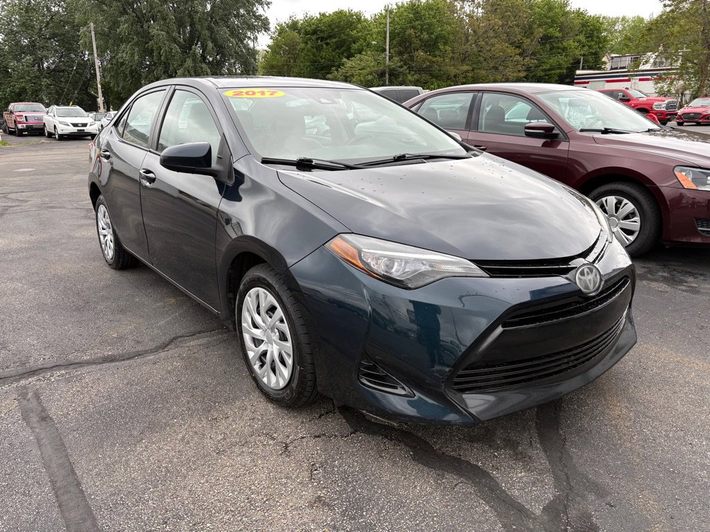 Used 2017 Toyota Corolla LE w/ Carpet Mat Package (TMS) FWD image 1
