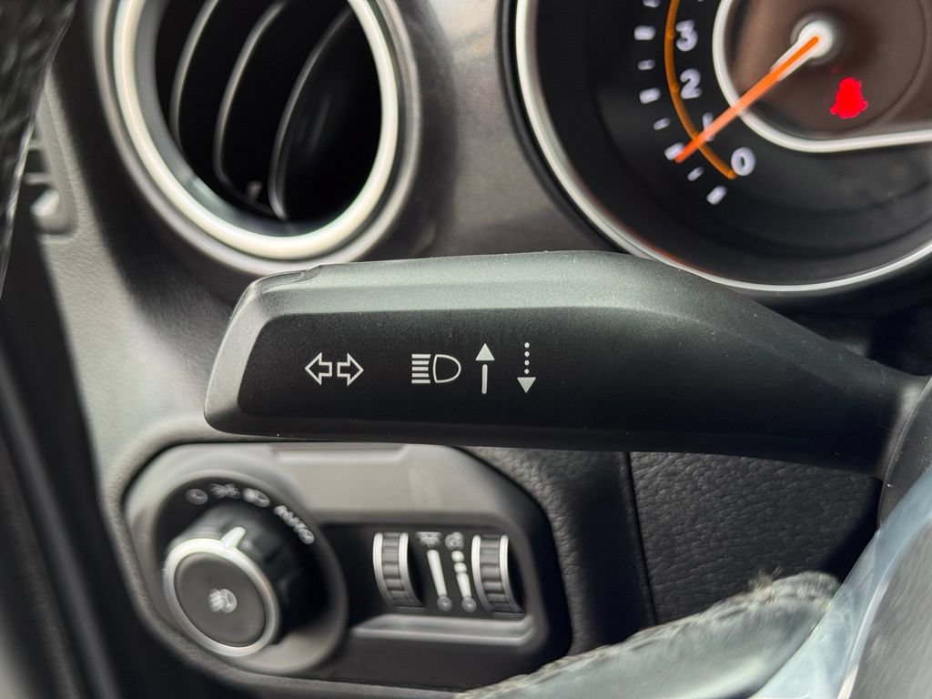Used 2021 Jeep Wrangler Unlimited Sahara AWD/4WD image 36