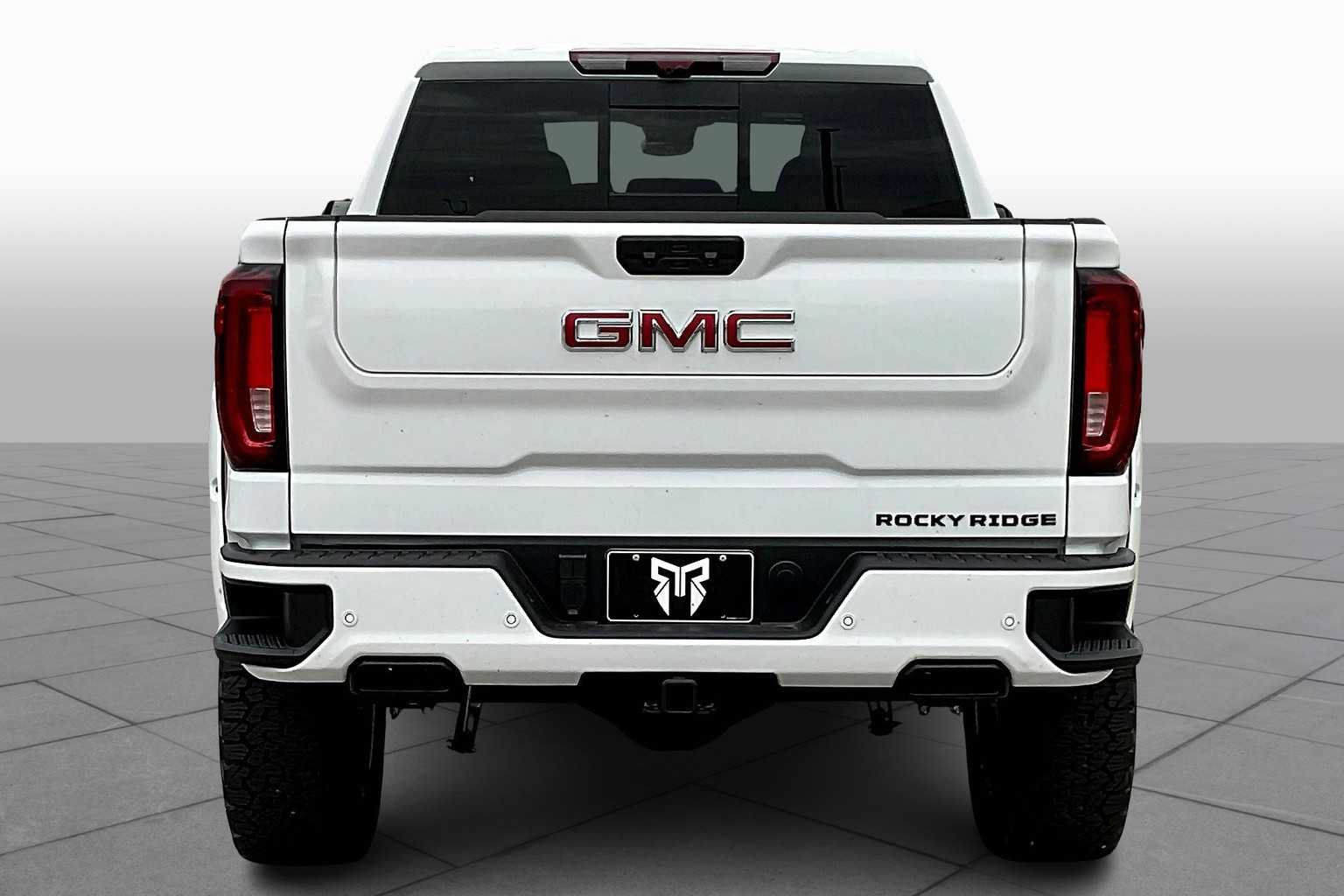 New 2025 GMC Sierra 1500 AT4 w/ AT4 Premium Package AWD/4WD image 4
