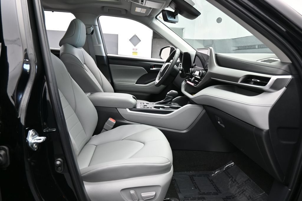 Used 2026 Toyota Highlander XLE AWD/4WD image 46