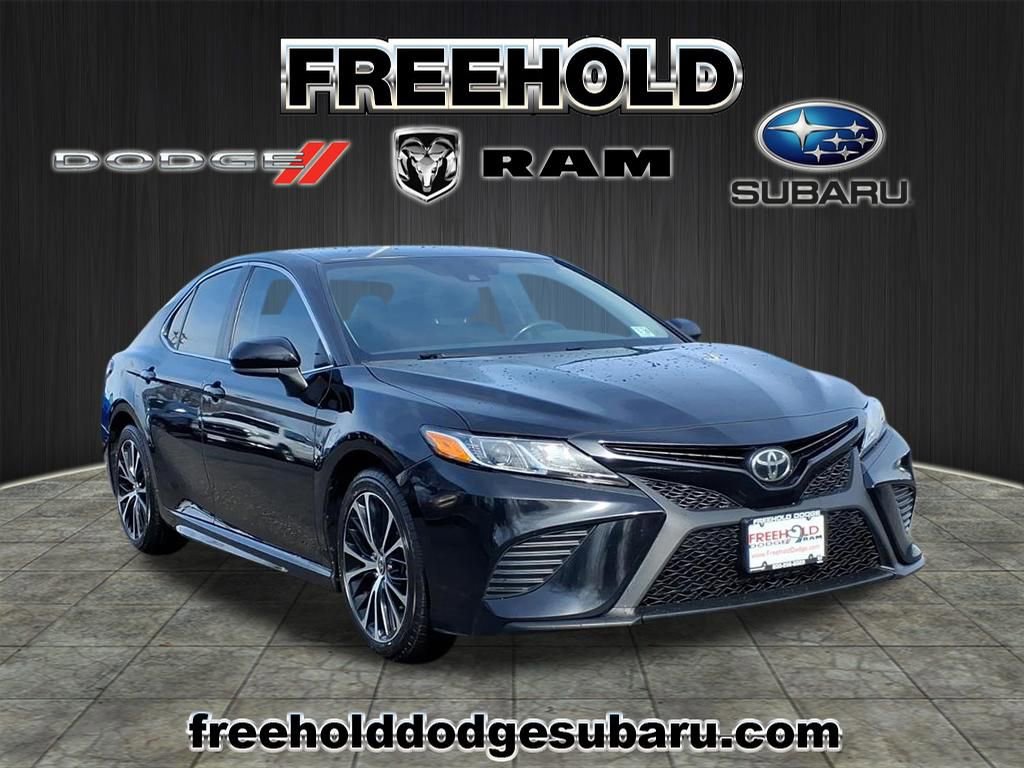 Used 2020 Toyota Camry SE image 1