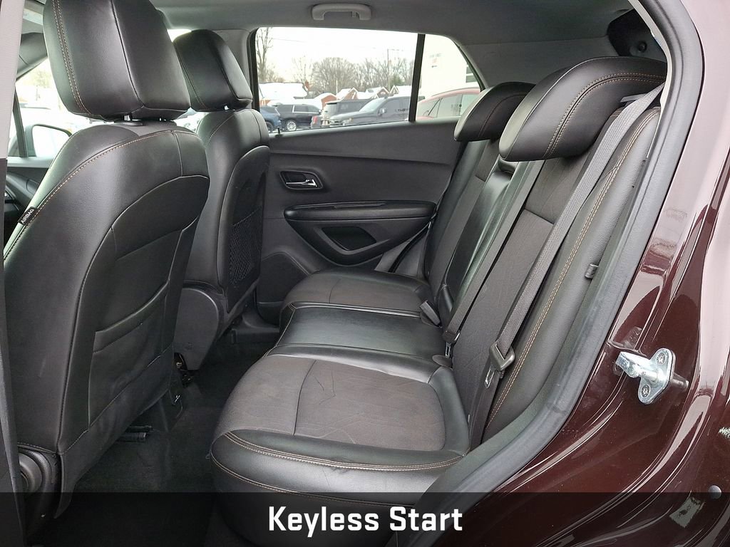 Used 2021 Chevrolet Trax LT w/ LT Convenience Package image 13