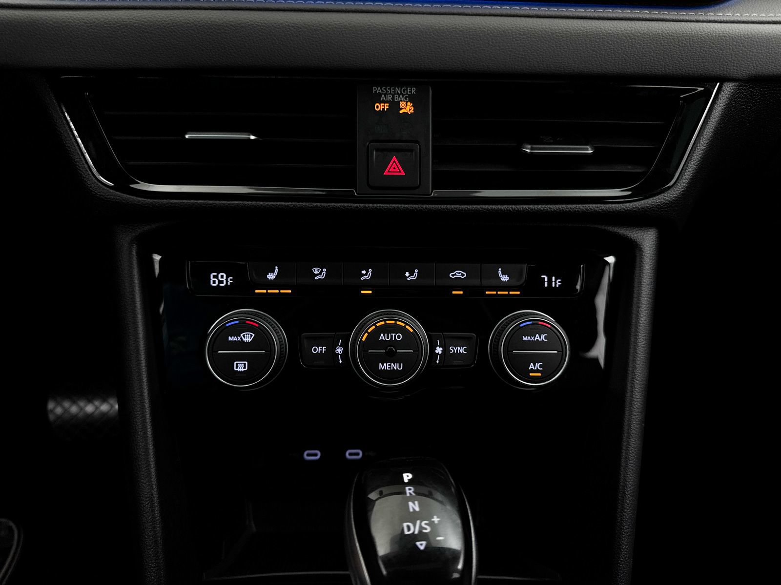 Used 2022 Volkswagen Taos SEL w/ Panoramic Sunroof Package FWD image 23