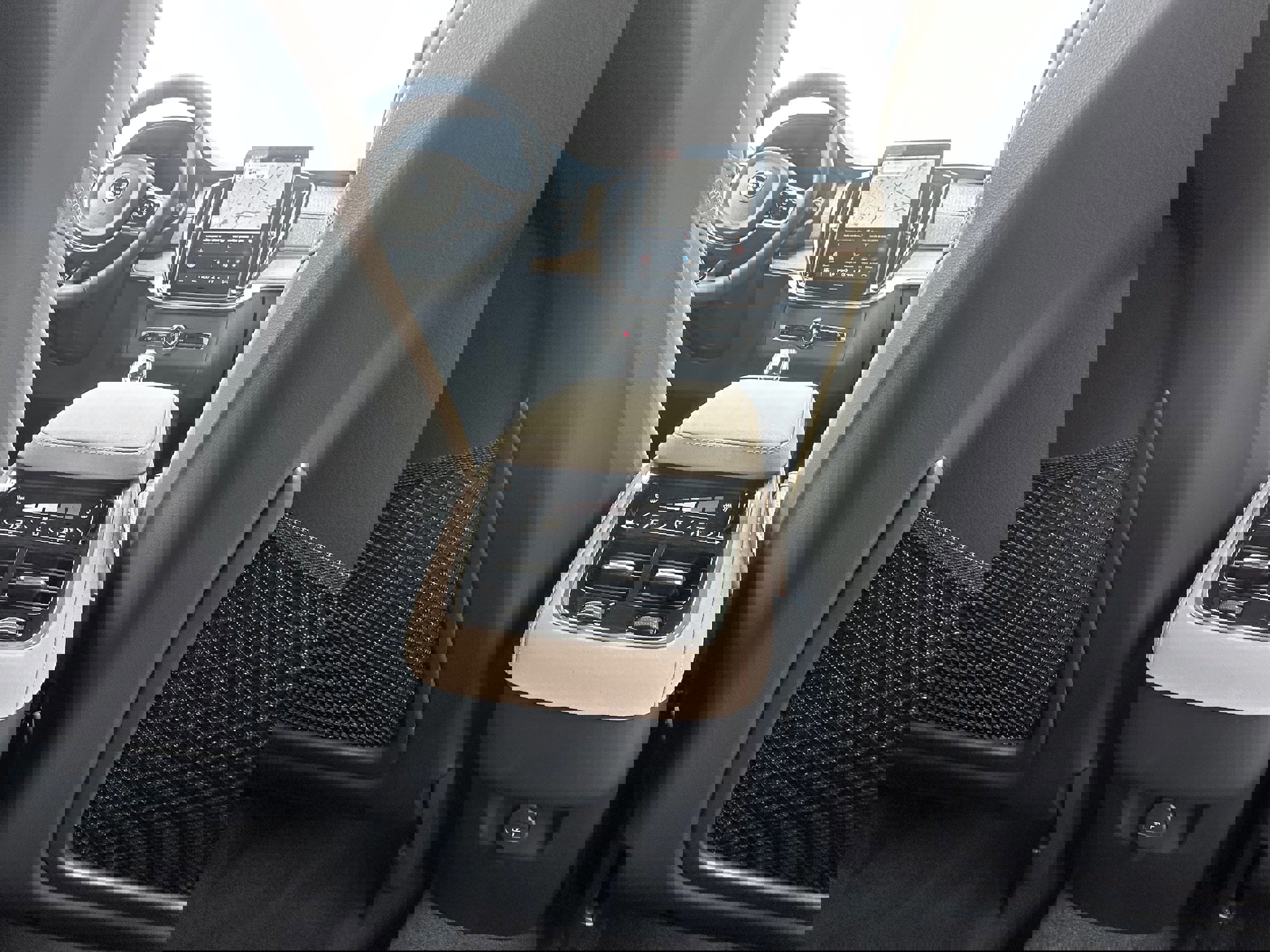 Used 2025 Volvo XC90 B6 Core w/ Climate Package image 12