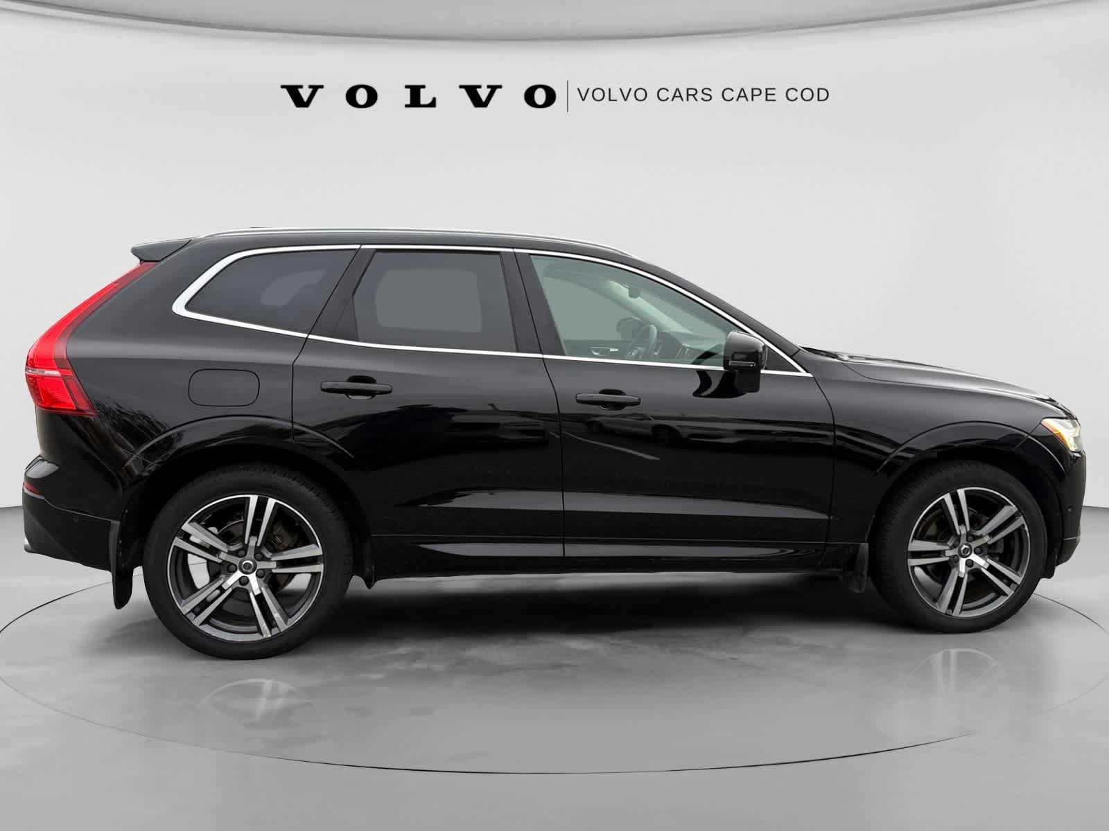 Used 2019 Volvo XC60 T5 Momentum w/ Protection Package AWD/4WD image 8