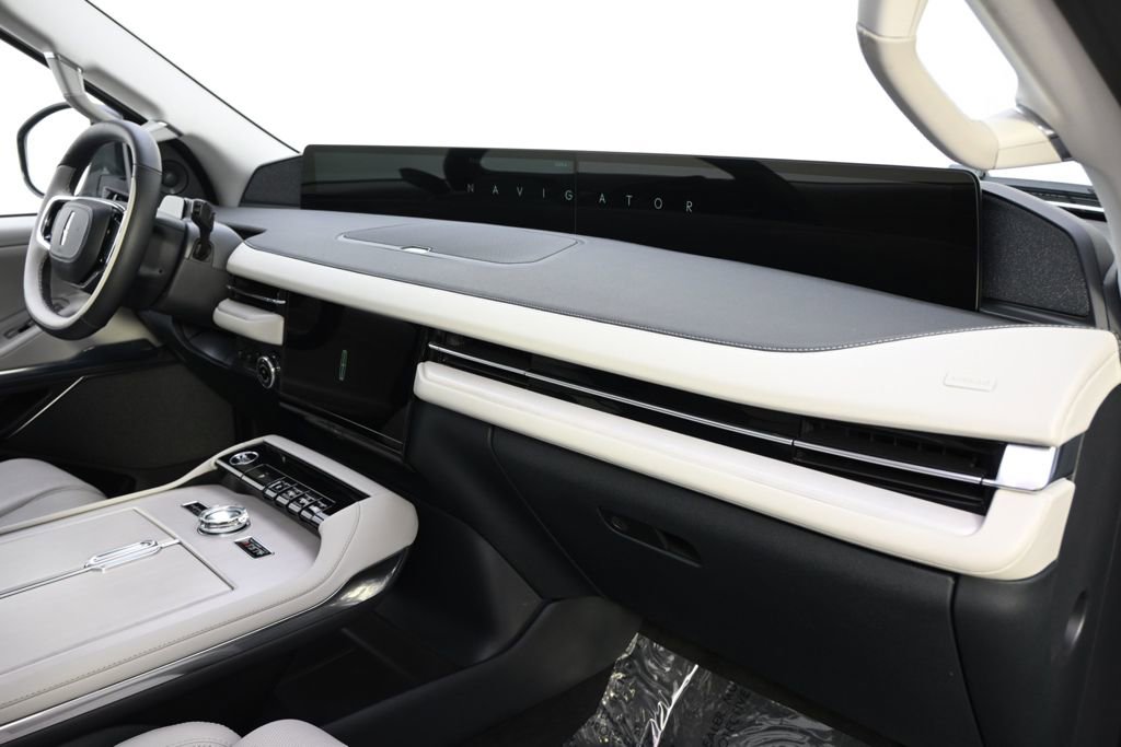New 2026 Lincoln Navigator L Reserve w/ Jet Appearance Package image 15