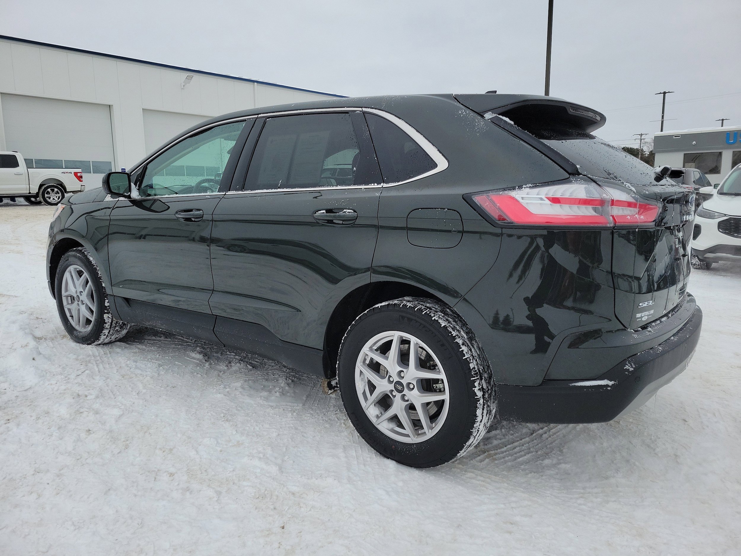 Used 2024 Ford Edge SEL w/ Convenience Package image 3