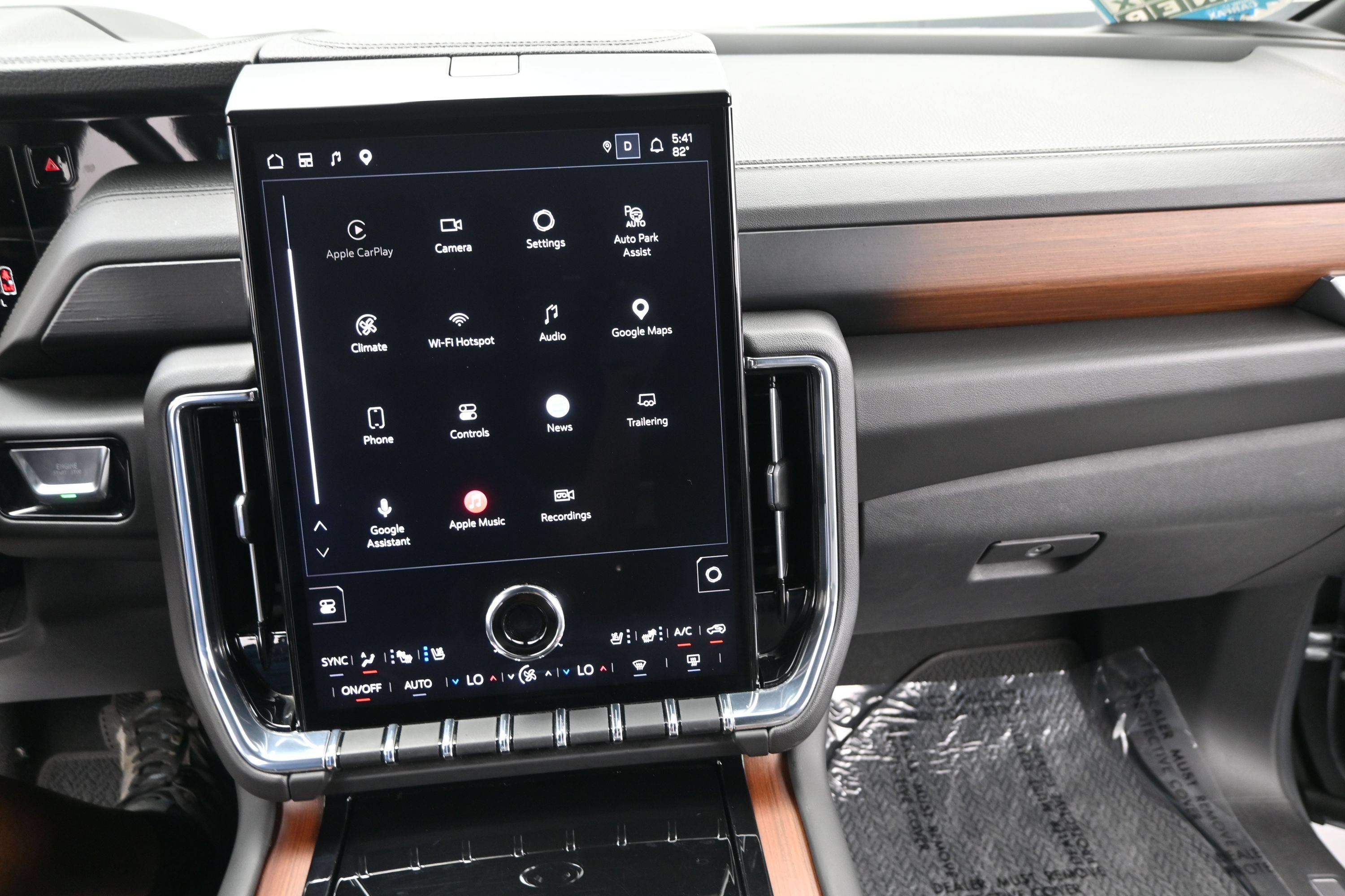 Used 2025 GMC Yukon Denali RWD image 21