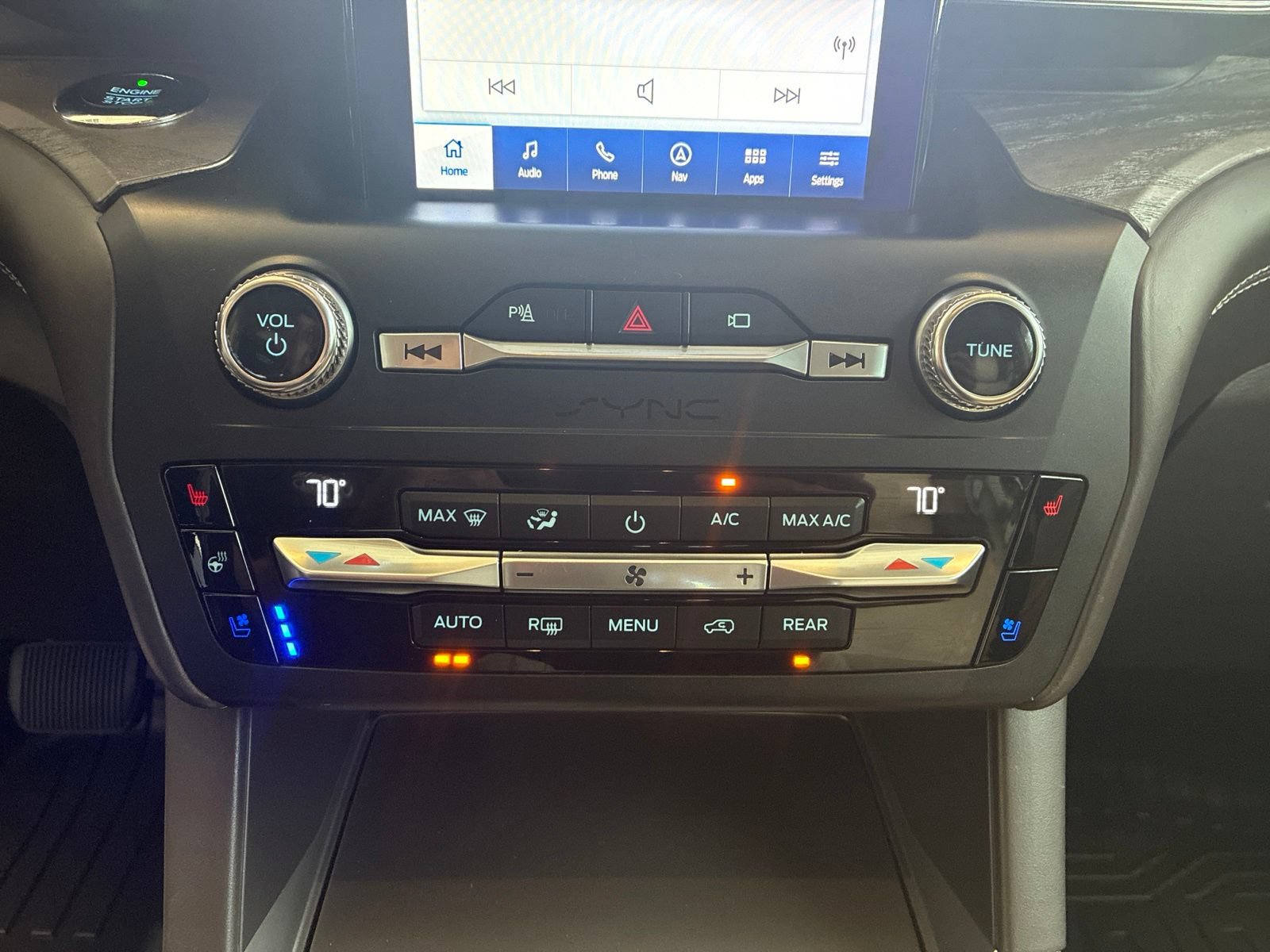 Used 2020 Ford Explorer Platinum w/ Premium Technology Package AWD/4WD image 24