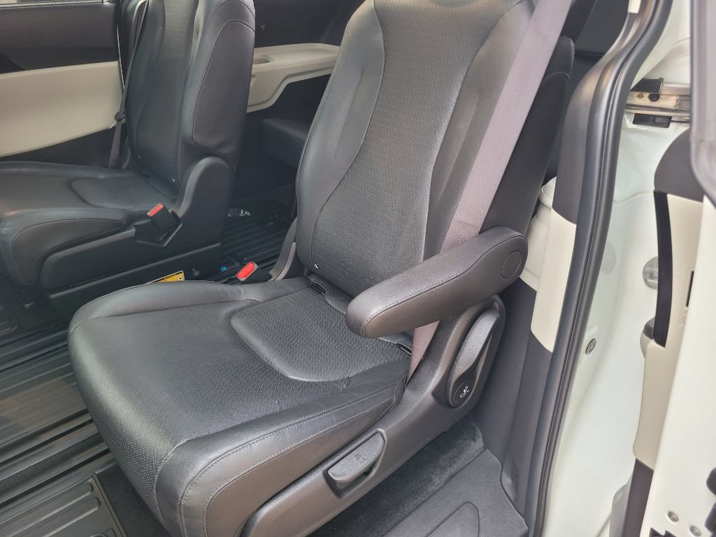 Used 2023 Kia Carnival SX Prestige FWD image 45