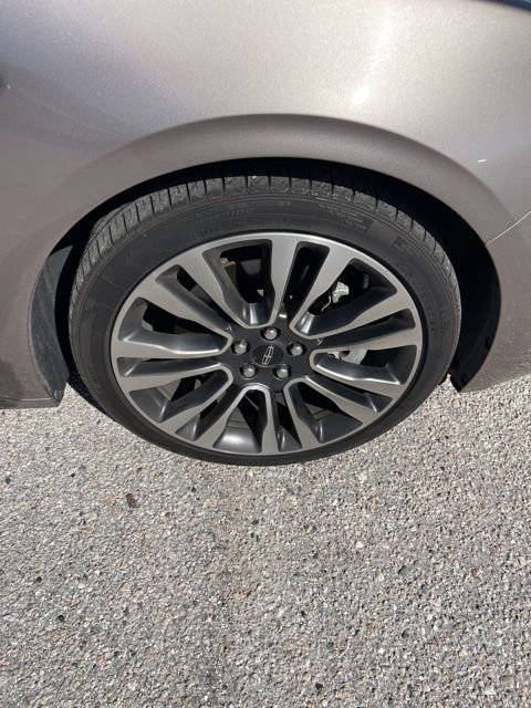 Used 2019 Lincoln Continental Select image 7