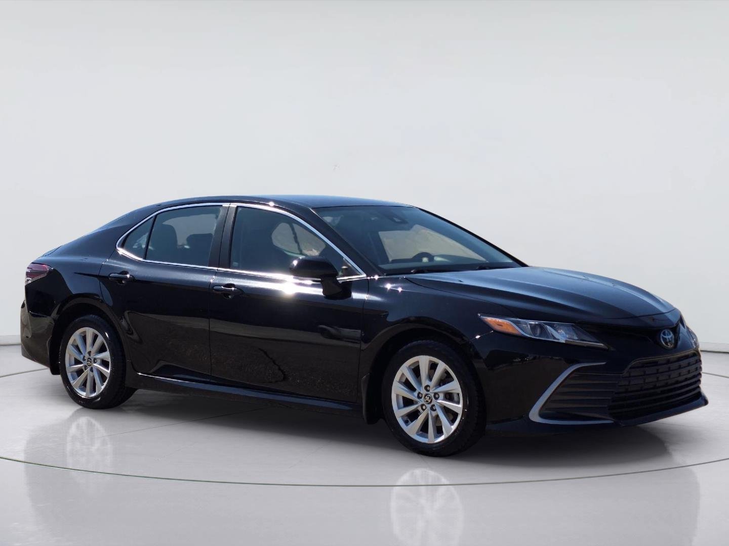 Used 2023 Toyota Camry LE w/ Convenience Package FWD image 3