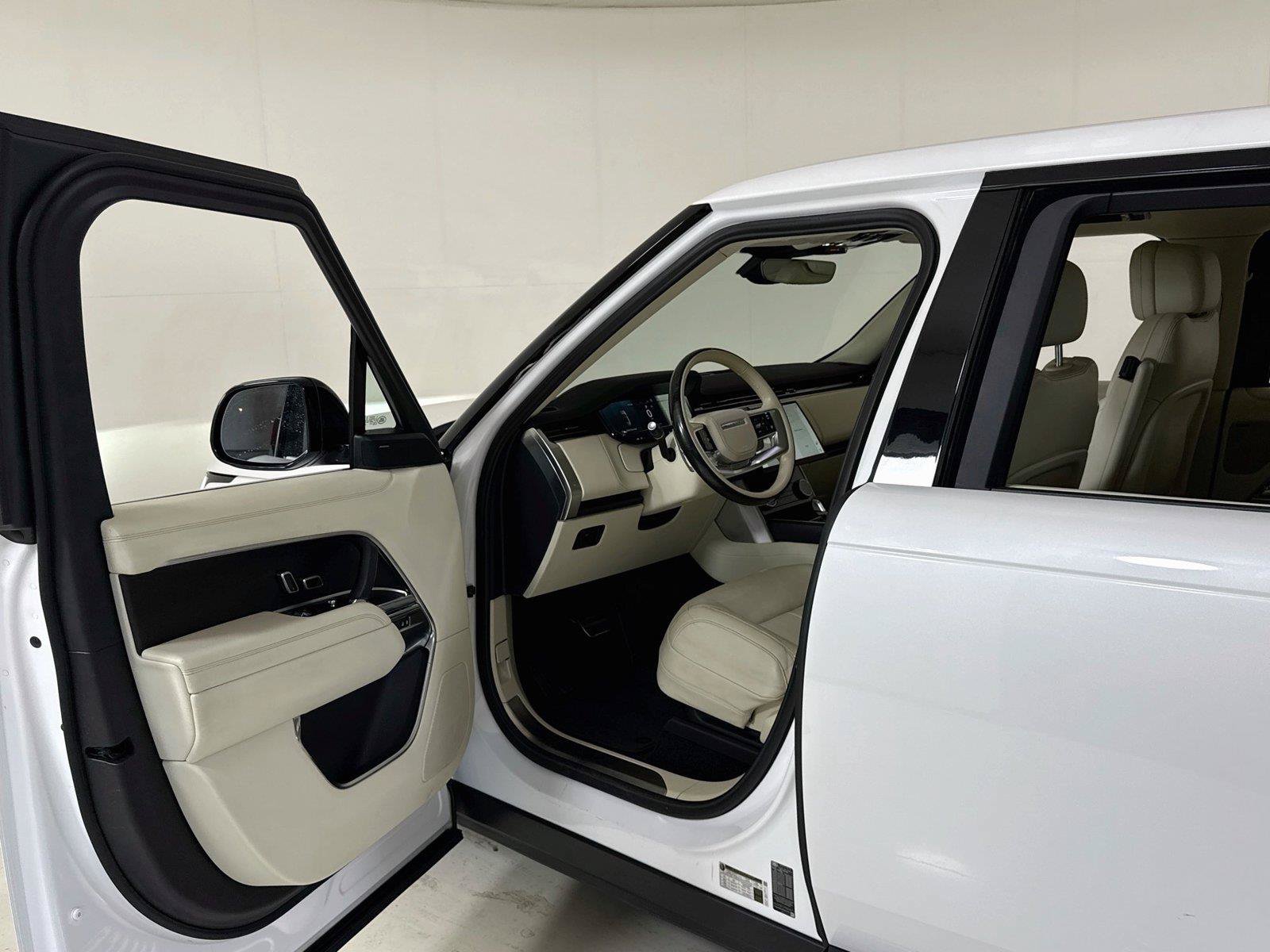 Used 2023 Land Rover Range Rover SE AWD/4WD image 11